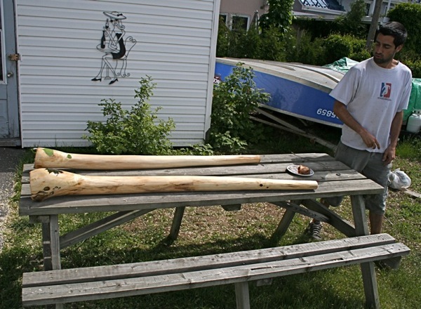 Marc et les didgs.JPG