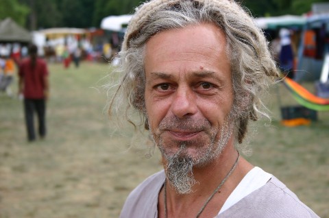 Un gars sympa qui tenait un stand