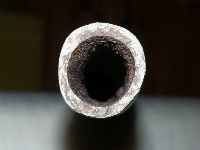 l'embouchure à l'air travaillée à la lime ou au papier de verre, 27x29 mm, impeccable (pour moi)