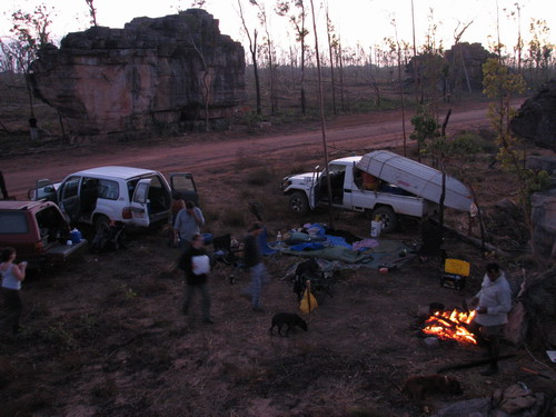 En direction de Maningrida, paysage devaste par le cyclone de l'annee derniere, truc de ouf !