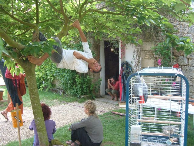 Freddy et aussi le perroquet du chateau!!