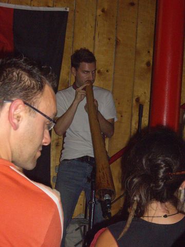 pipou qui joue sur du gros son !